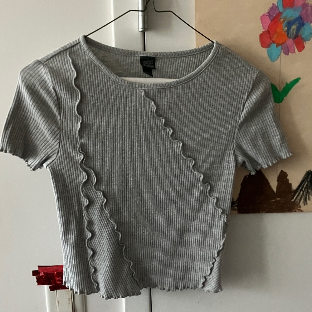 Cropped ribbed tee